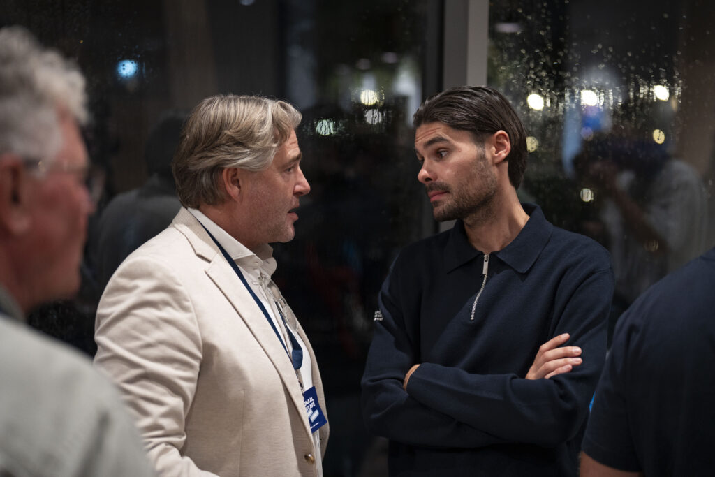 Verenigingsondersteuner in gesprek met een vereniging